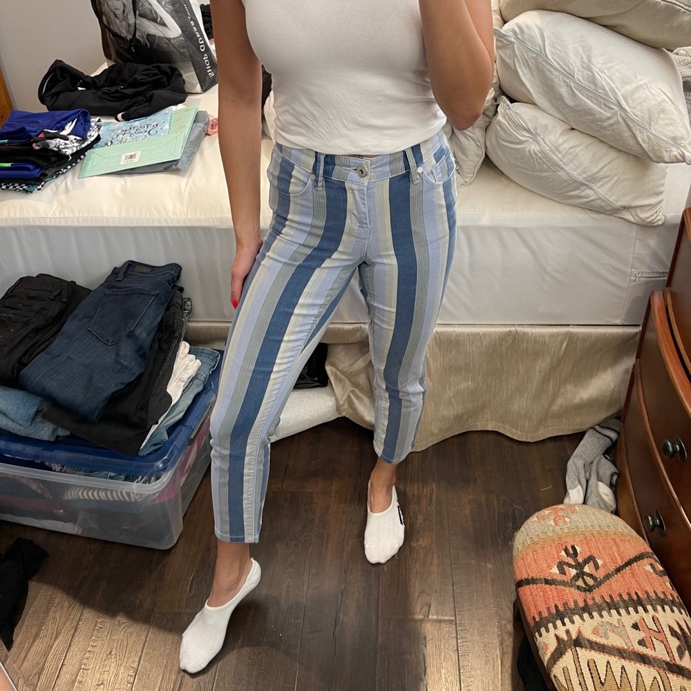 ISAAC MIZRAHI Striped Cropped Jeans